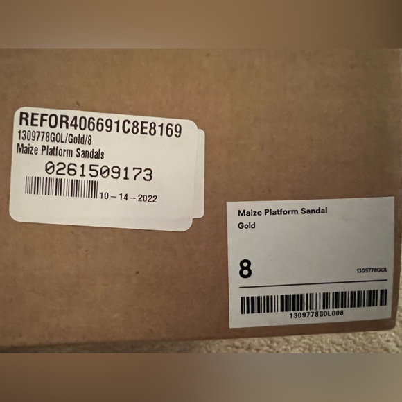 Never worn. Reformation Mazie Platform Heel in Gold Size 8 - Picture 4 of 6